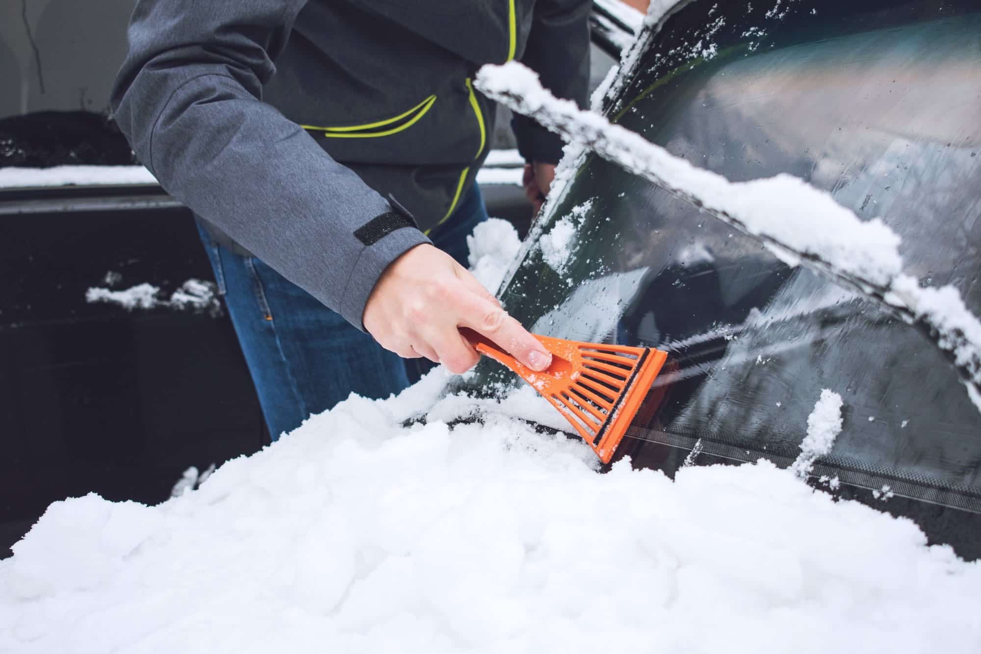 How to De-ice Your Windshield Quickly